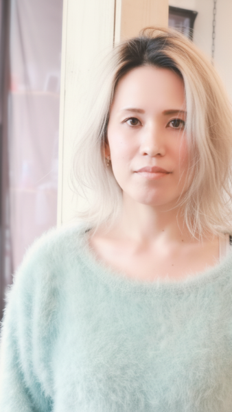 40代女性のブリーチ毛ビフォー画像。全体的に明るく、パサつきとハリ・コシの低下が見られる状態